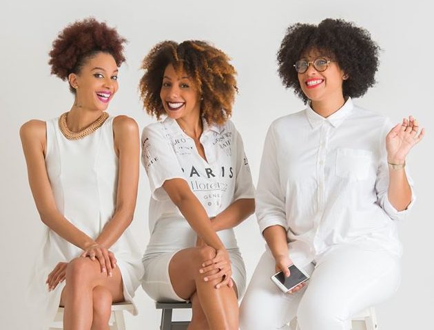Naturally Chic conseille les femmes pour qu'elles comprennent les besoins de leur cheveu afro